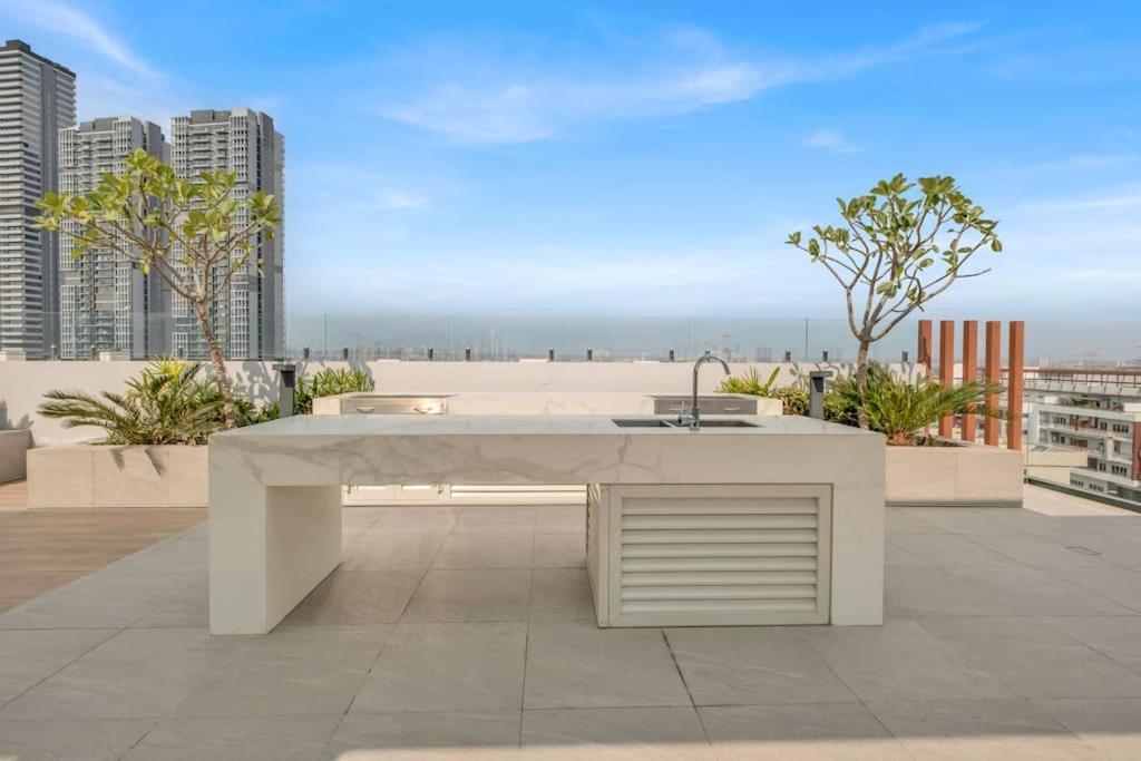 Apartment Stunning Pool View Studio In Jvc Dubai