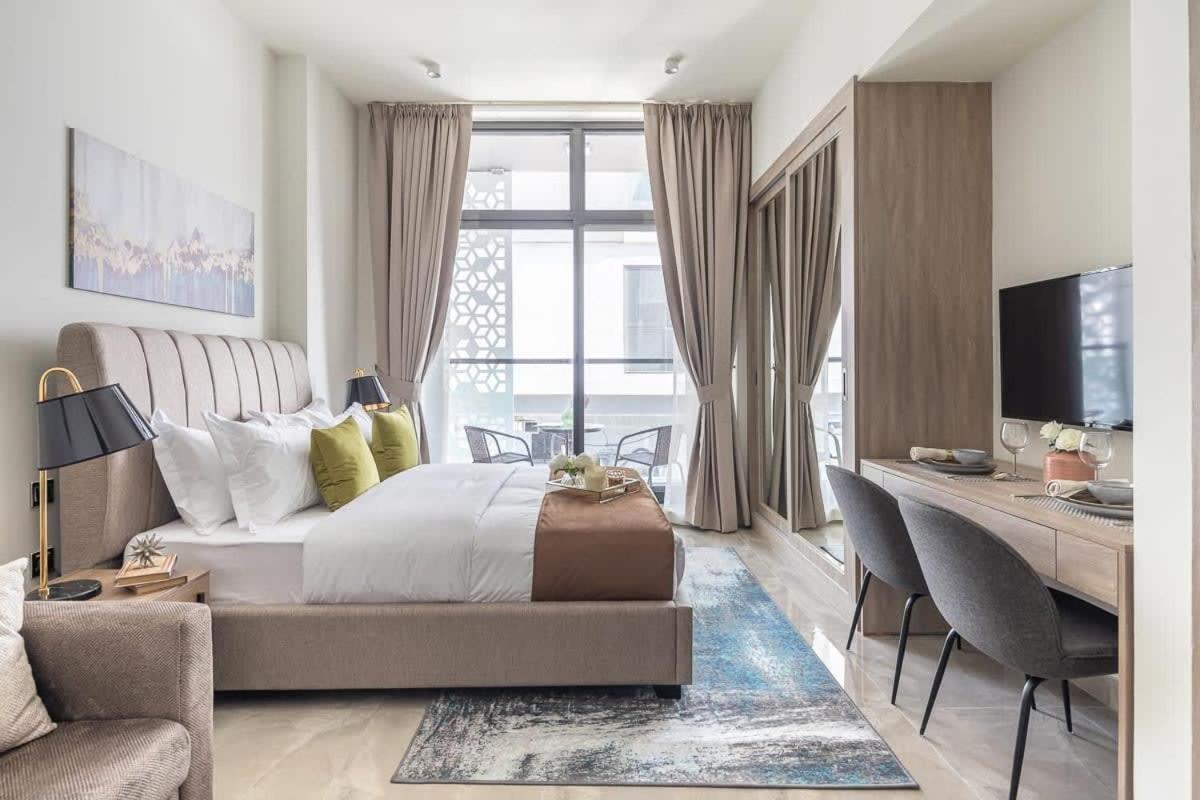 Frank Porter - Majestique 2 Apartment