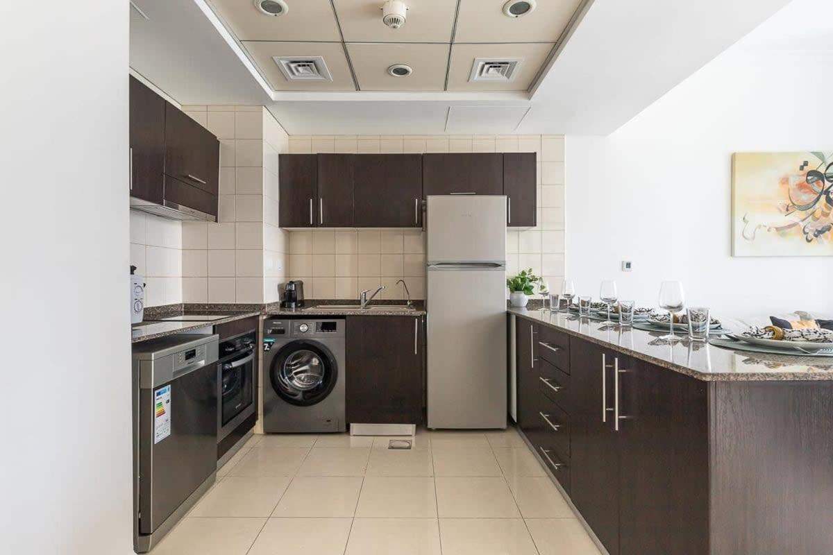 Frank Porter - Bay Central West Tower Apartment