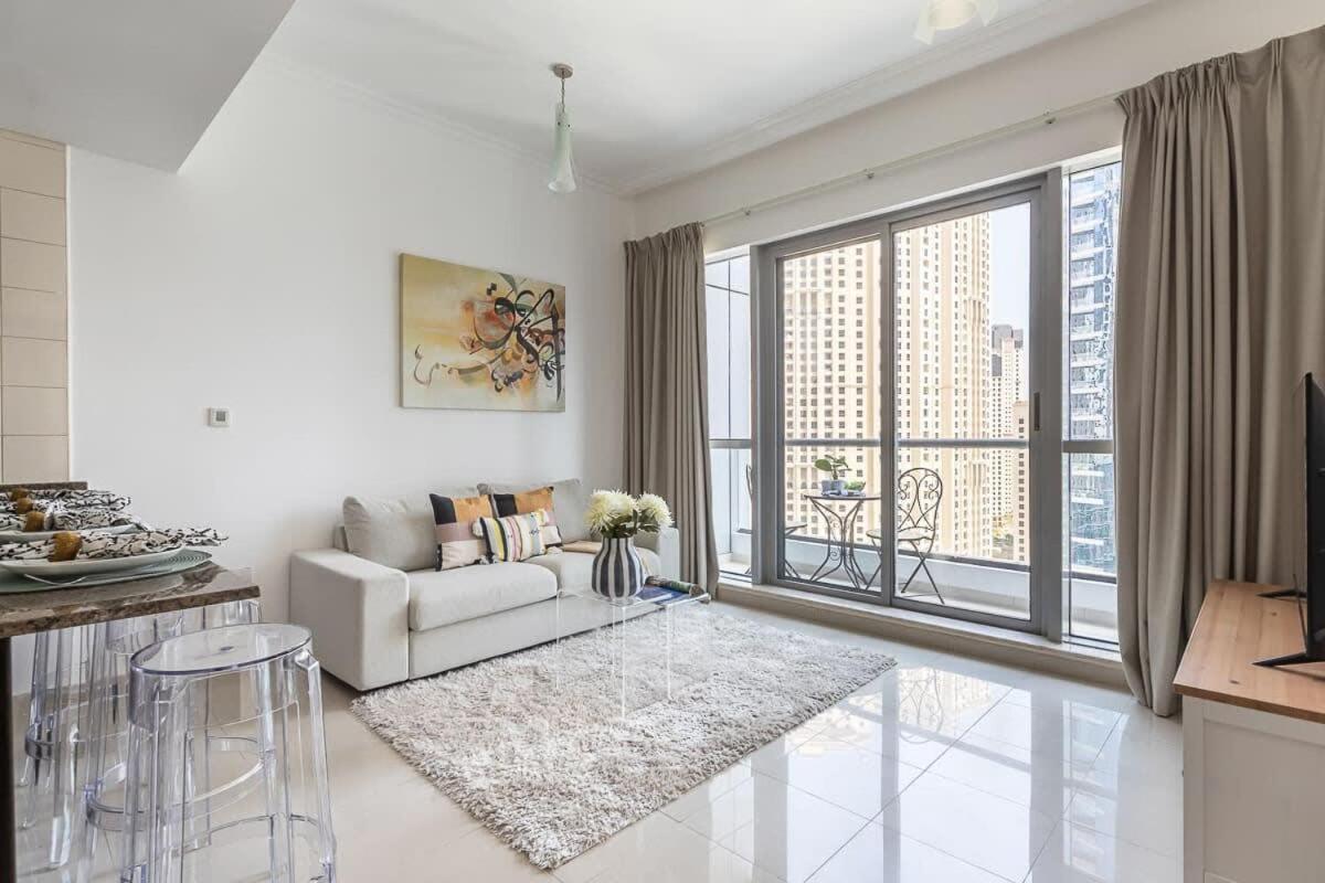 Frank Porter - Bay Central West Tower * Dubai