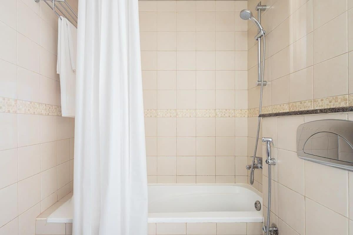 Frank Porter - Bay Central West Tower Apartment
