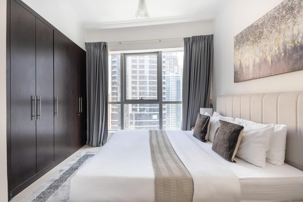 Frank Porter - Bay Central West Tower * Dubai
