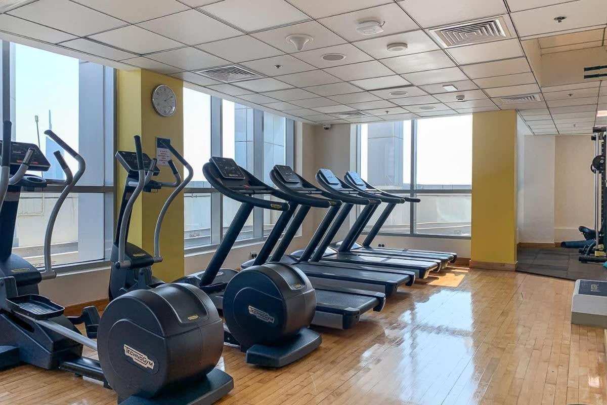 Frank Porter - Bay Central West Tower Apartment Dubai