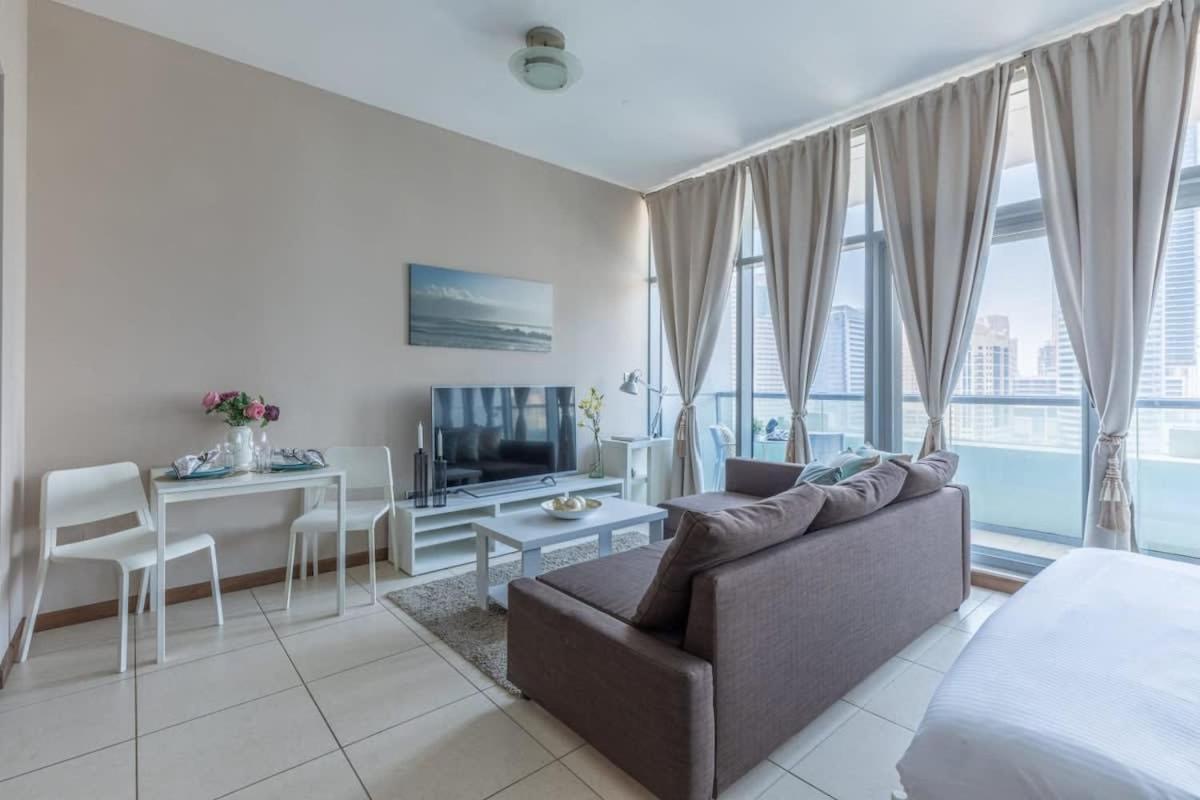 Frank Porter - Indigo Tower Apartment