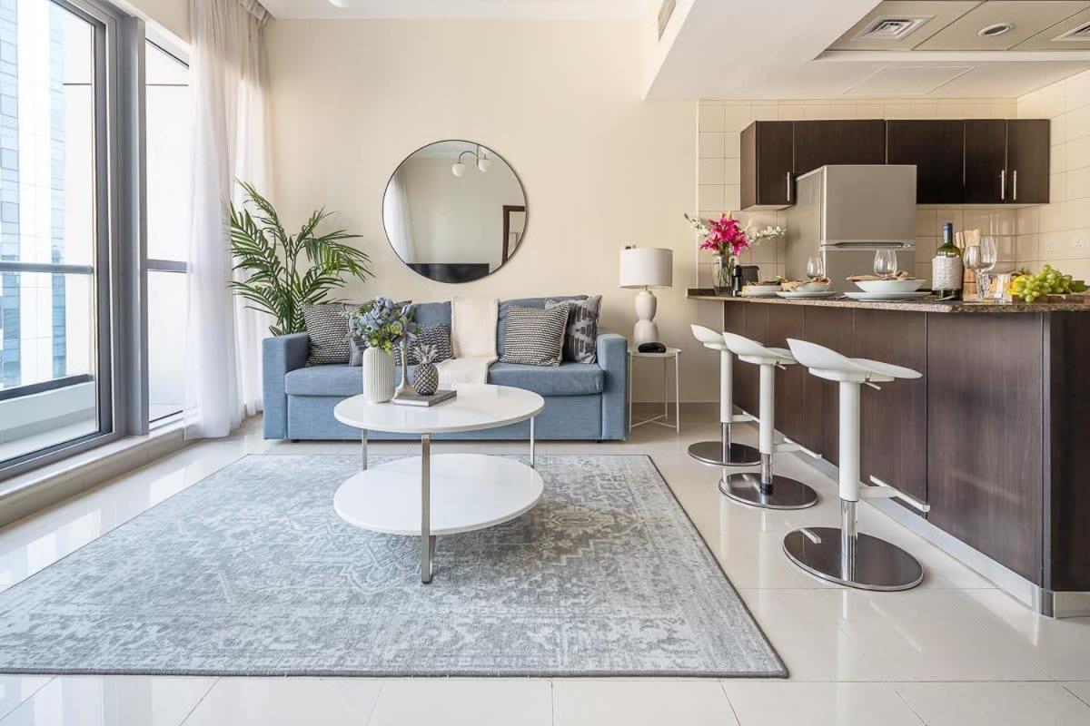 Frank Porter - Bay Apartment *
