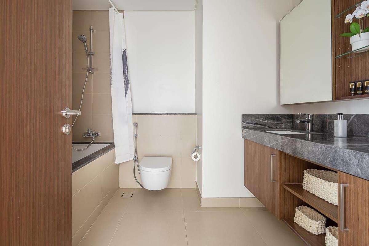 Frank Porter - 5242 Emaar Tower Apartamento *