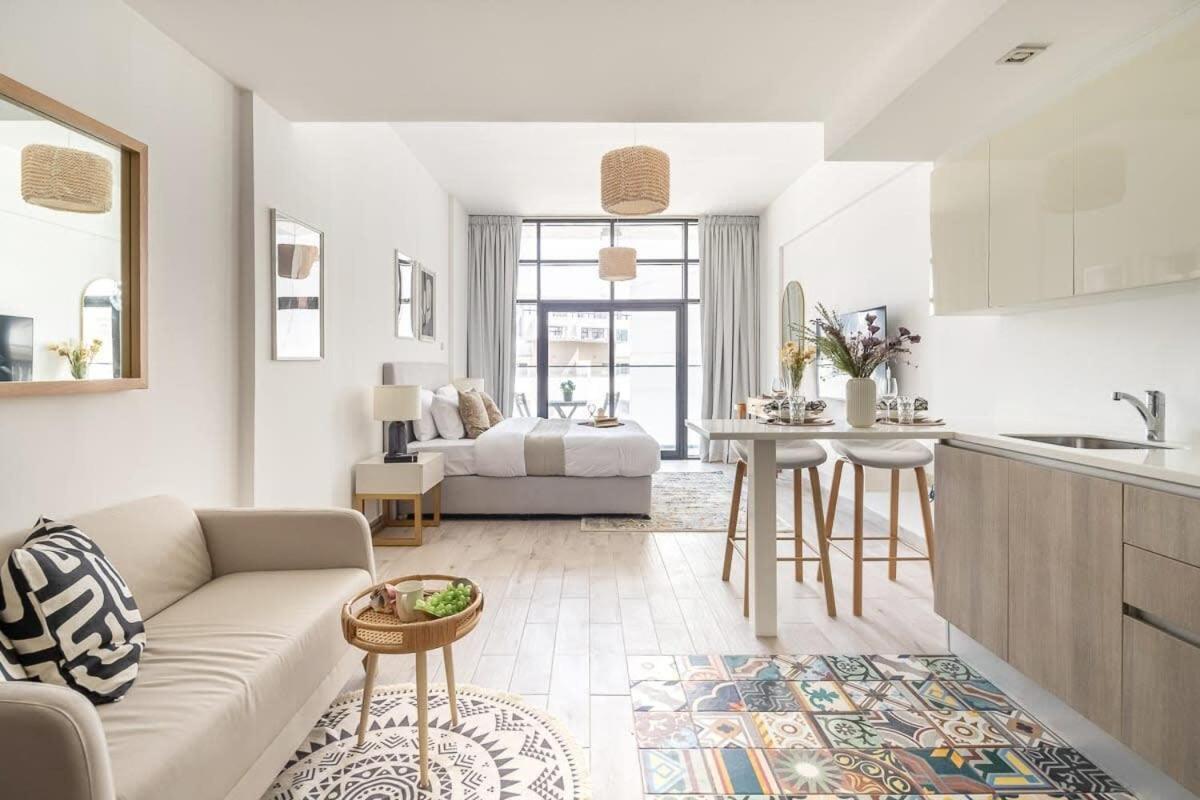 Frank Porter - Shamal Residences 2 Apartment