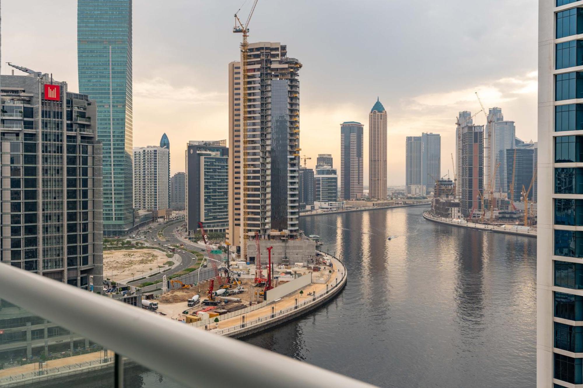 Daire Spacious Luxe Family With Canal & Burj Khalifa View *