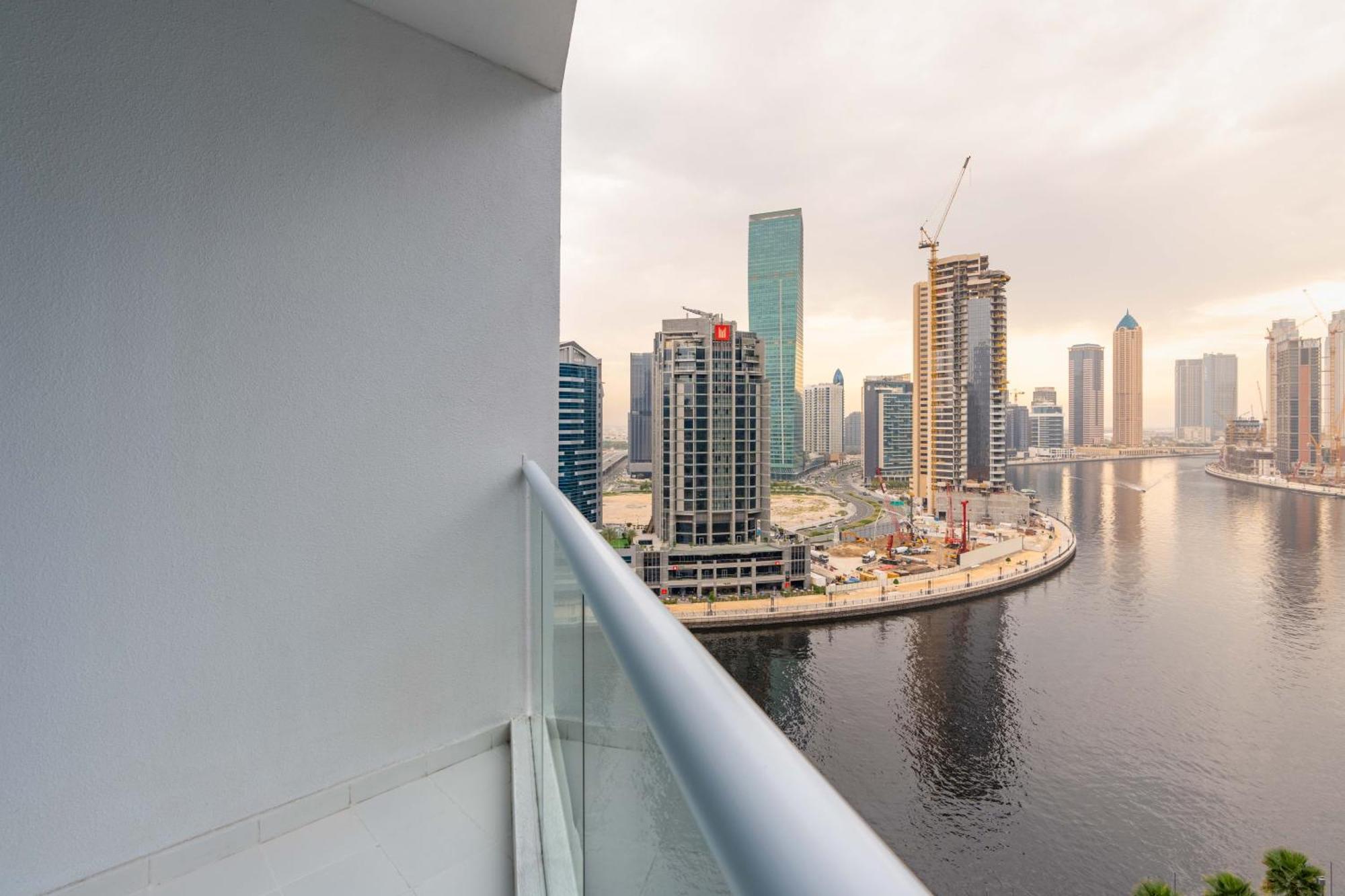 Daire Spacious Luxe Family With Canal & Burj Khalifa View
