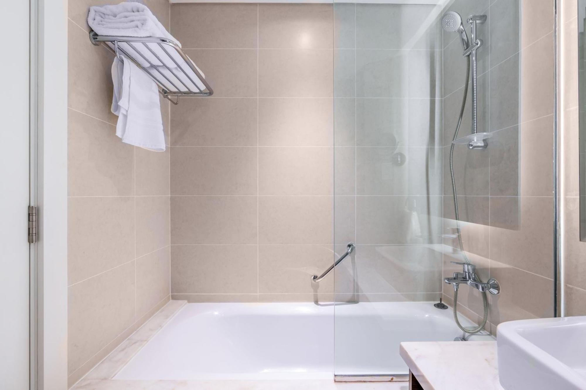 Spacious Luxe Family With Canal & Burj Khalifa View Daire