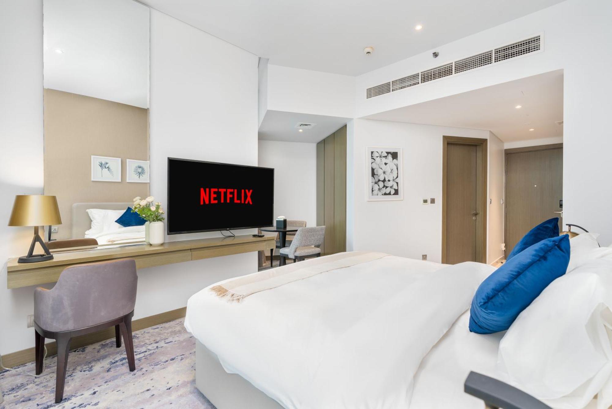 Daire Spacious Luxe Family With Canal & Burj Khalifa View Dubai