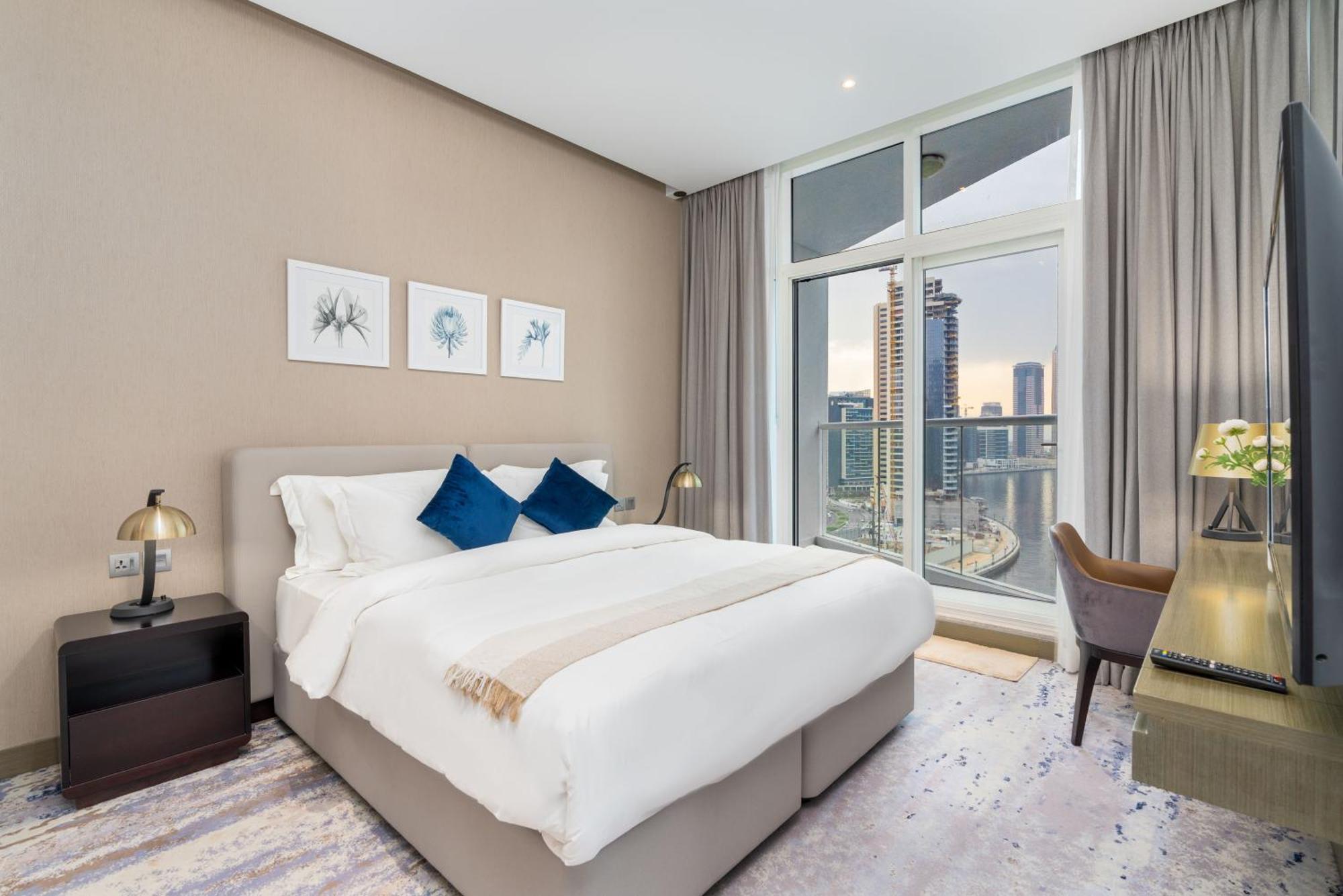 Spacious Luxe Family With Canal & Burj Khalifa View Daire *