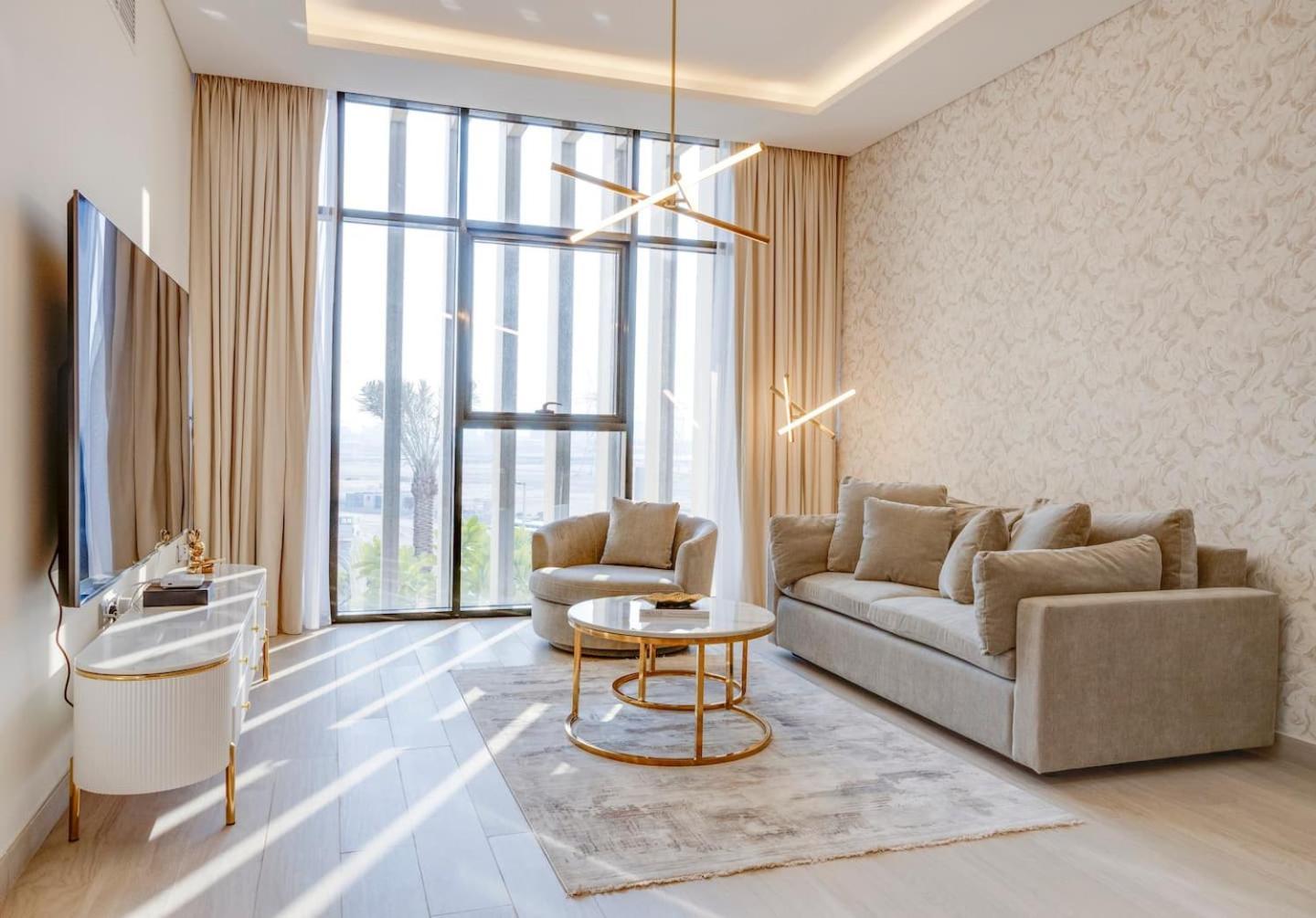 Elegant 2-br Gem Quick Access Downtown Apartment *