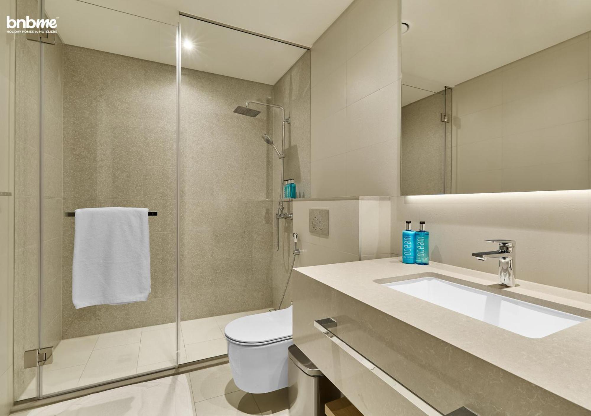 Bnbmehomes - La Vie Apartment *