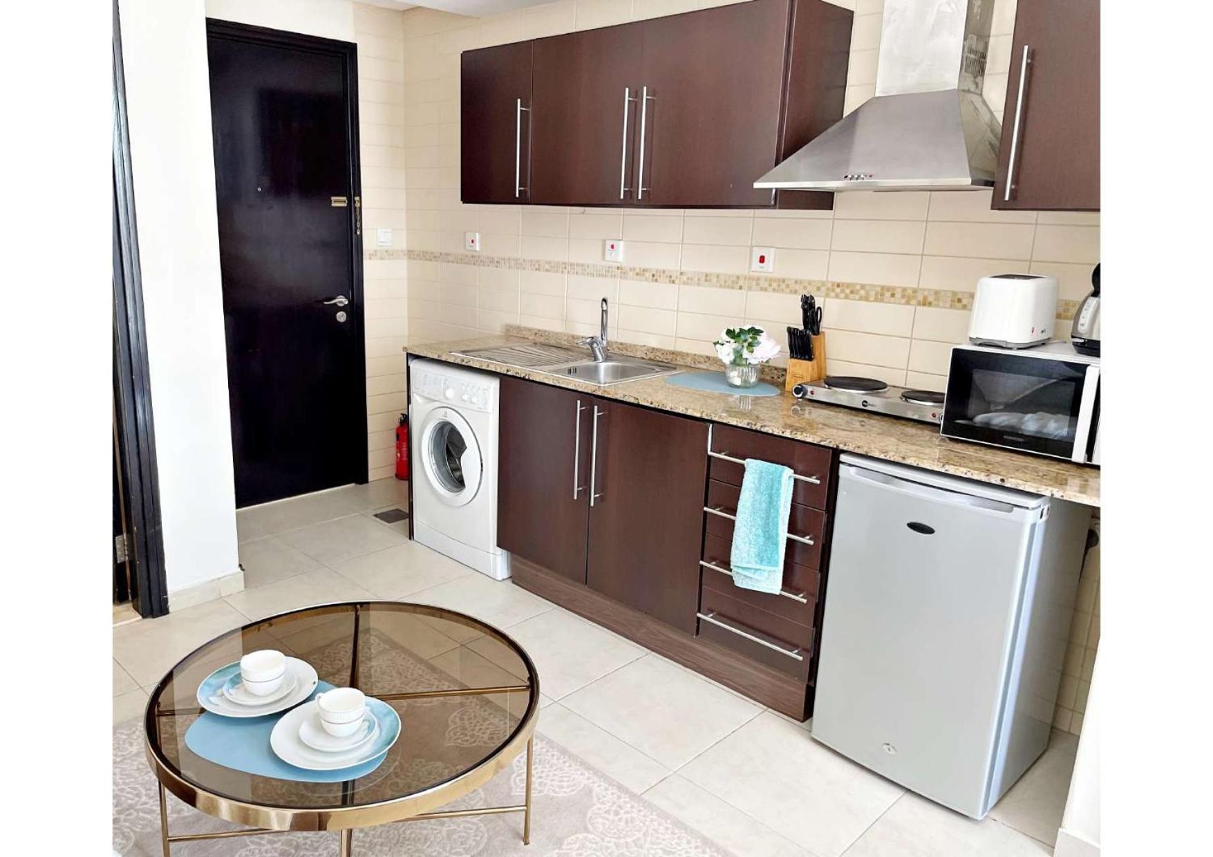 Elevate Your Lifestyle At Goldcrest Bldg. Apartment *