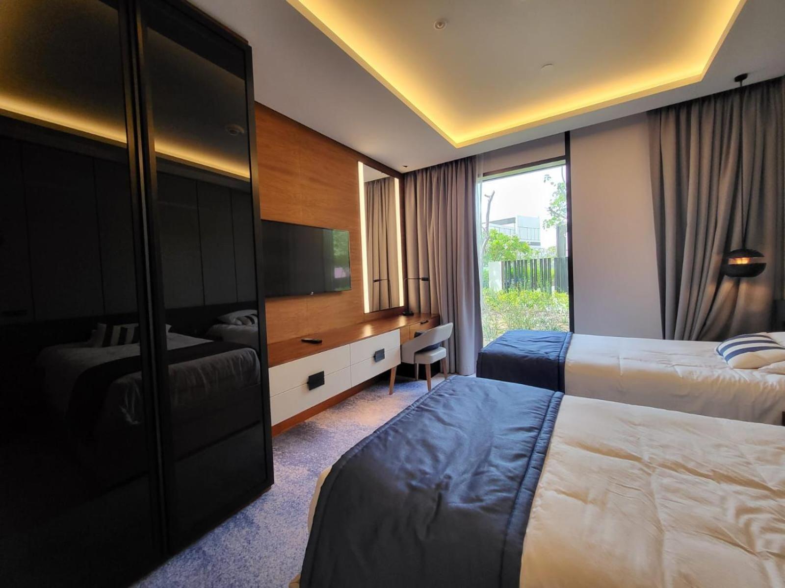 Bluewaters Island - Modern 2 Bedroom Full Apartment *