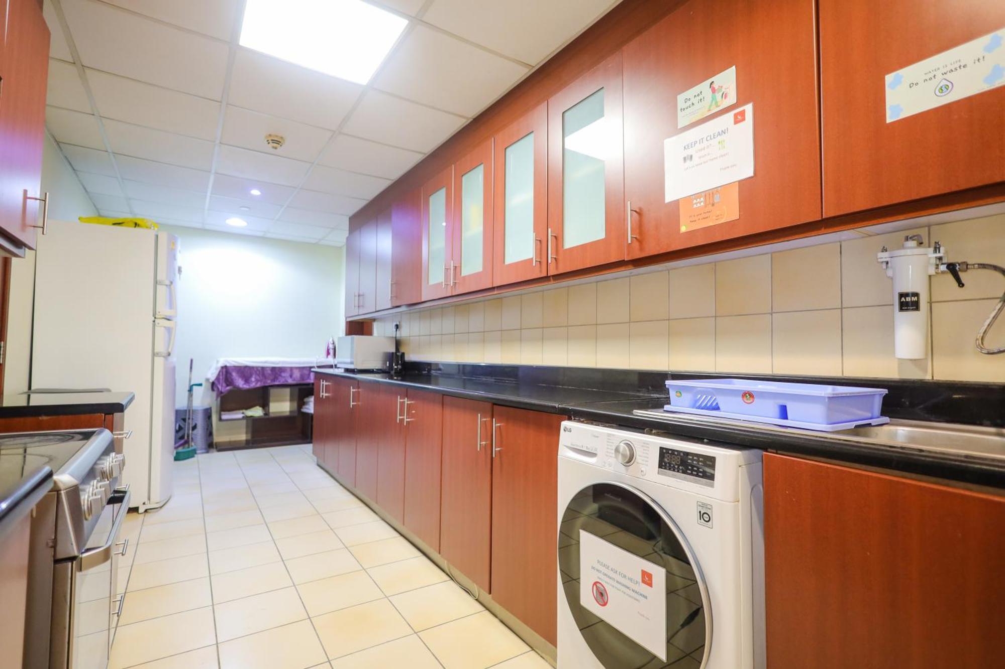Lunar - Jbr Homestay *