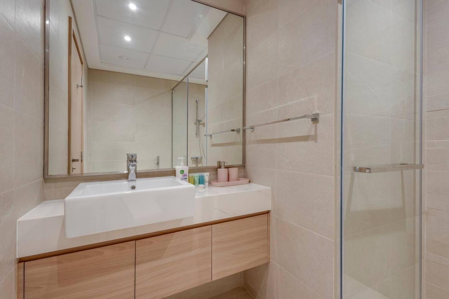 Apartment Elegant 2-br Gem Quick Access Downtown Dubai