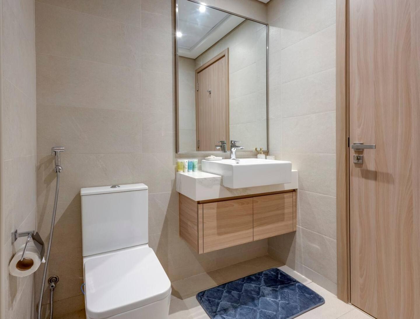 Elegant 2-br Gem Quick Access Downtown Dubai