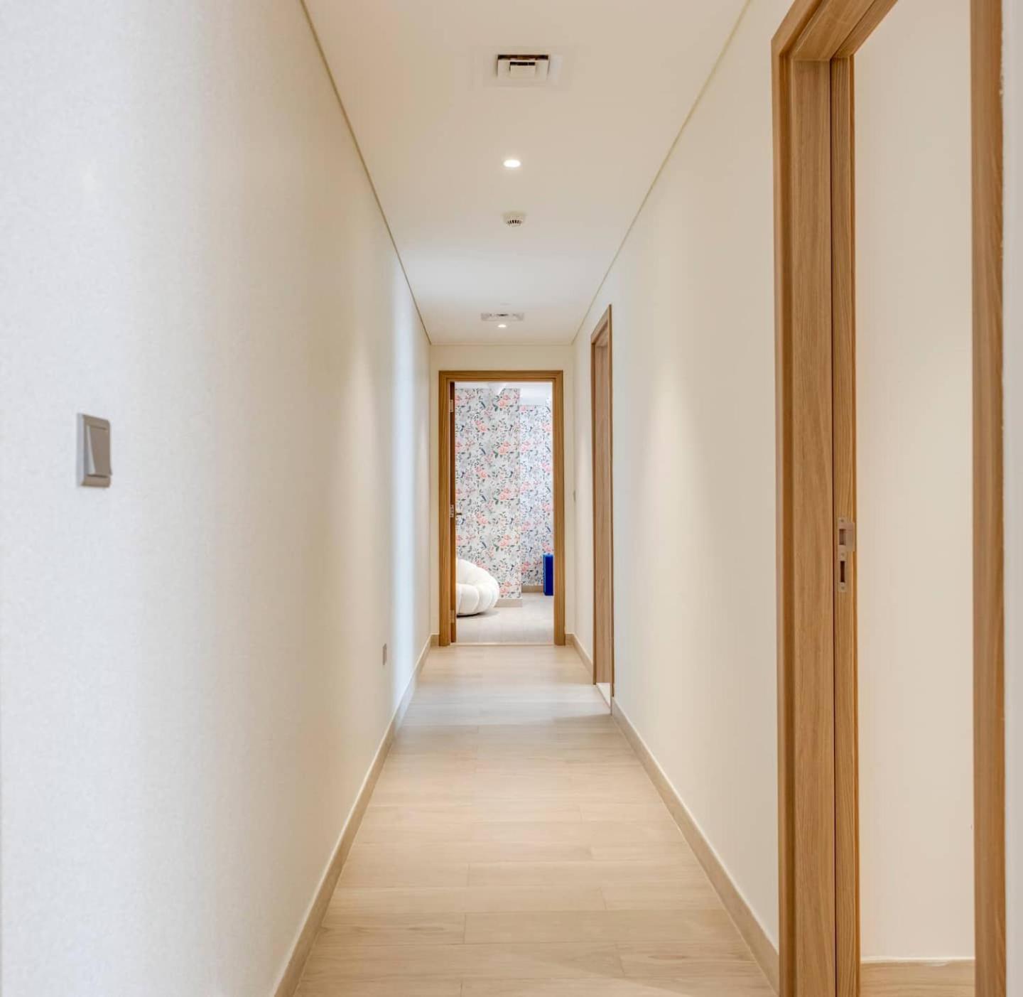 Apartment Elegant 2-br Gem Quick Access Downtown Dubai