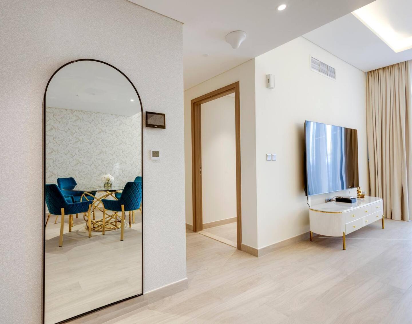 Elegant 2-br Gem Quick Access Downtown * Dubai