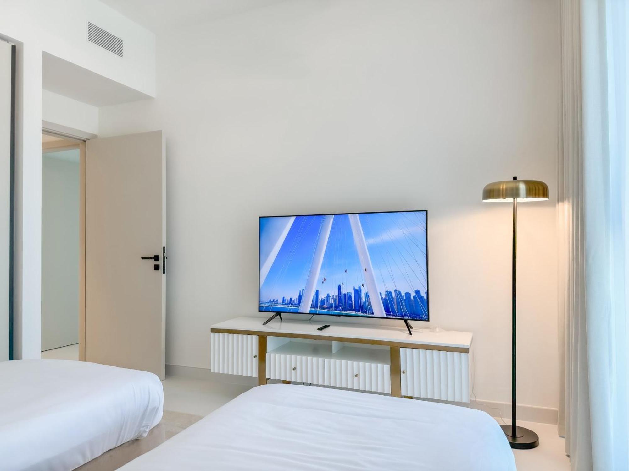 Panoramic Escape With Private Beach, 2br On High Floor Daire