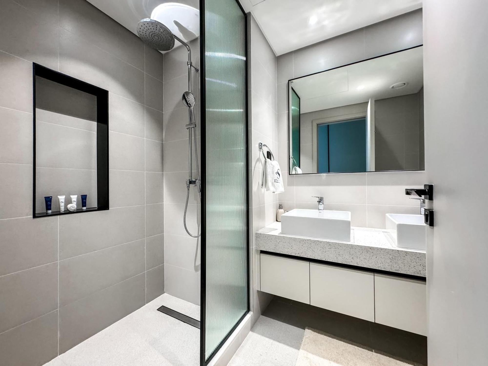 Daire Panoramic Escape With Private Beach, 2br On High Floor Dubai