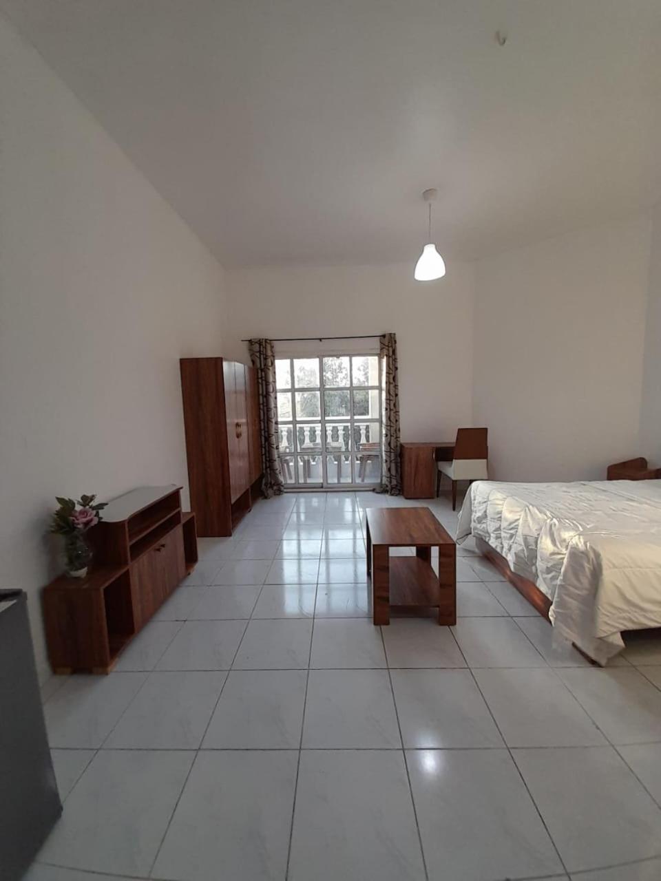 Gasthof Comfortable Private In Compound Housing Dubai