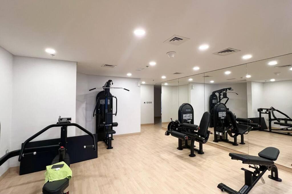 Modern 2br In Palm Balcony With Burj Khalifa Views *