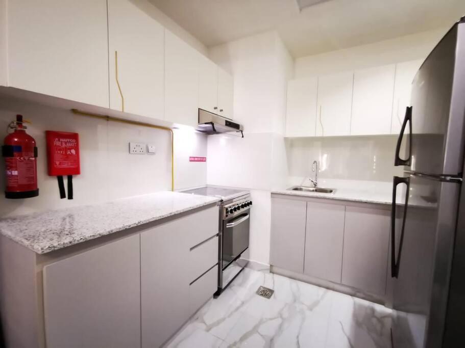 Casa de férias 208 Amazing 2 Bedroom With Burj Khalifa & Canal View Dubai