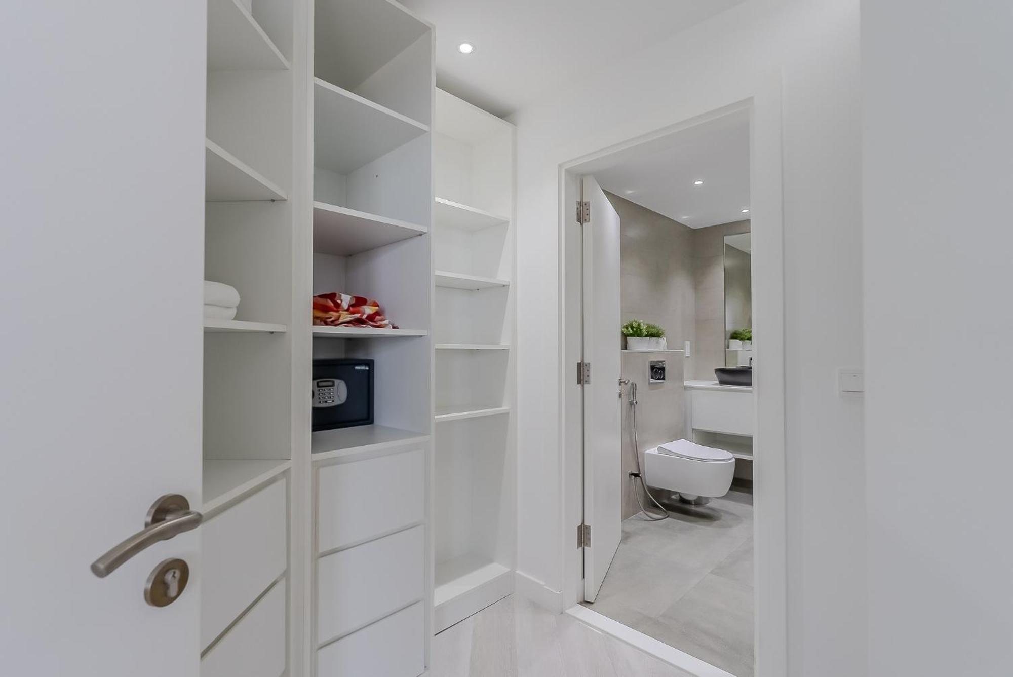 Al Hatimi, Shoreline Apartments, Palm Jumeirah,