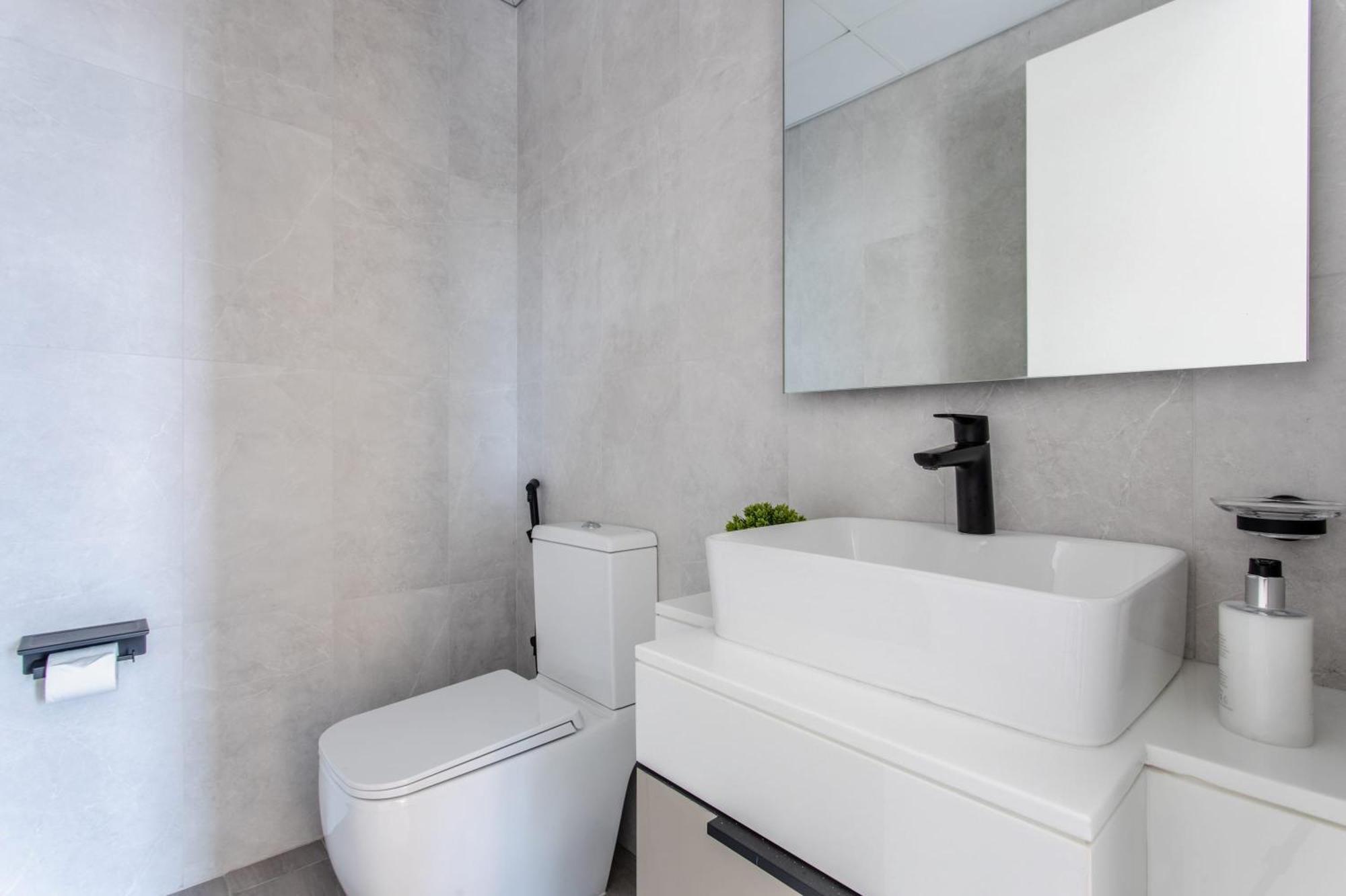 Frank Porter - Noor 3 Midtown Dubai
