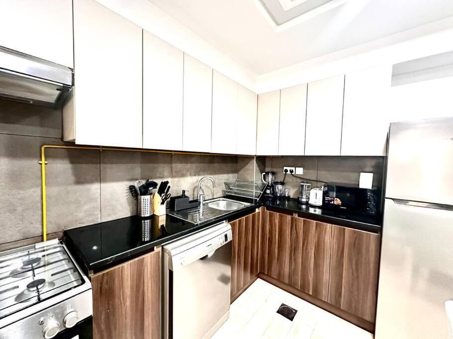 Pool View 1bedroom In Remraam, Al Ramth 11