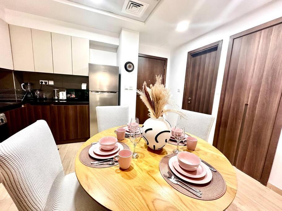 Apartment Pool View 1bedroom In Remraam, Al Ramth 11 Dubai