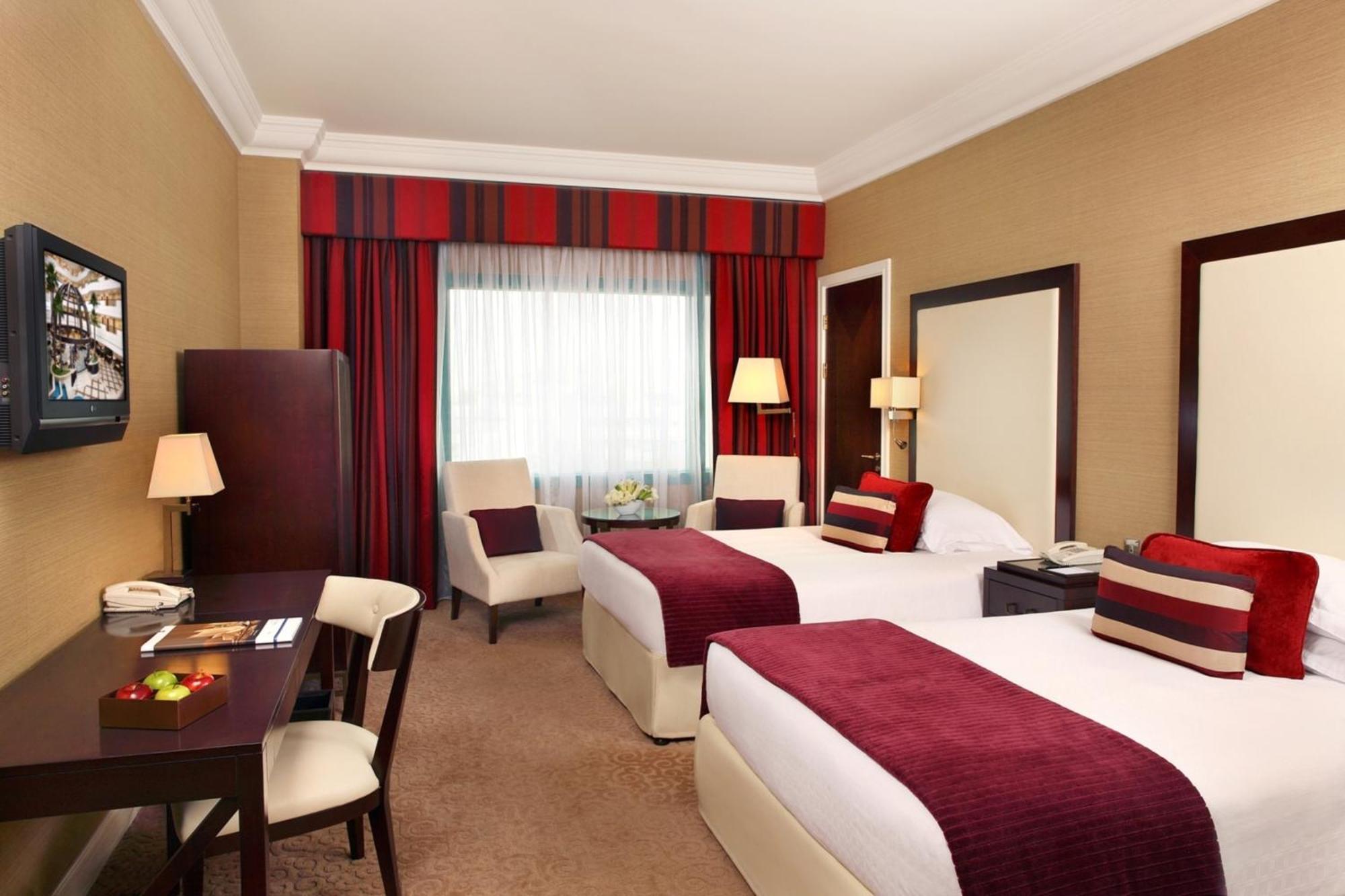 Hotel Mövenpick Grand Al Bustan