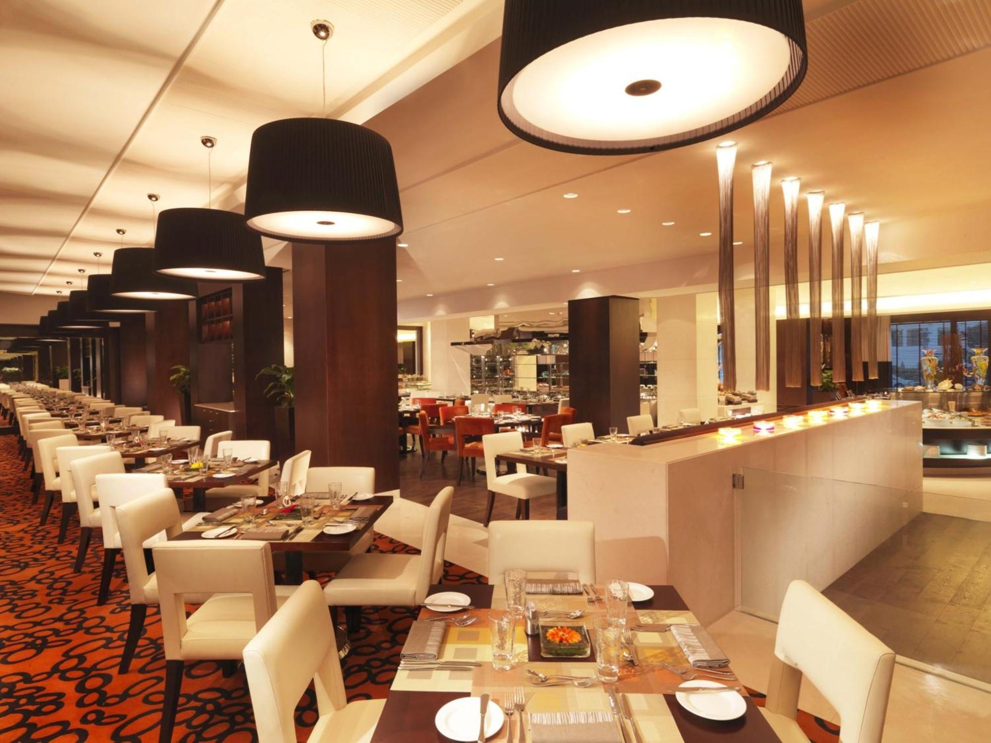 Mövenpick Grand Al Bustan