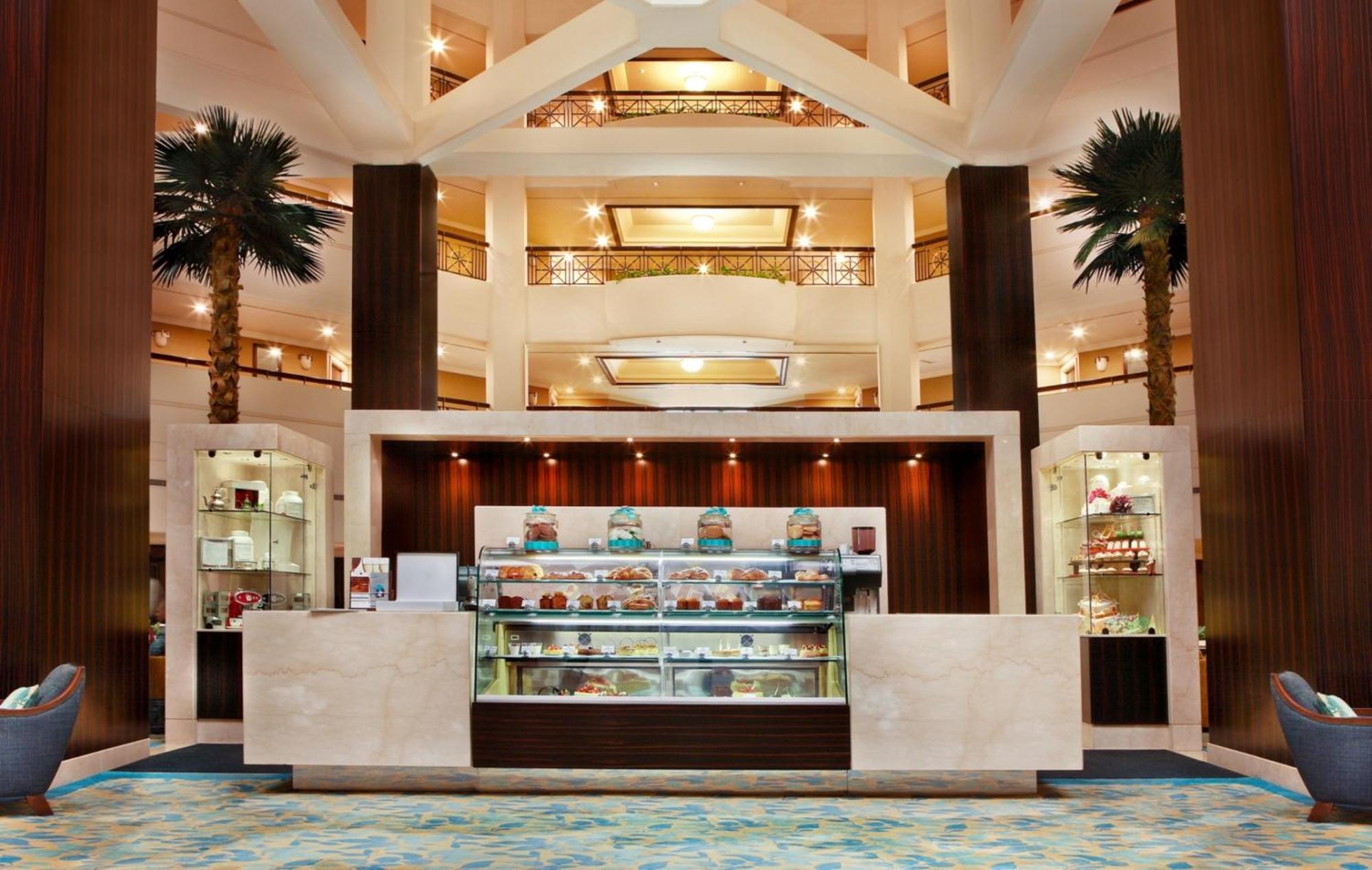 Hotel Mövenpick Grand Al Bustan