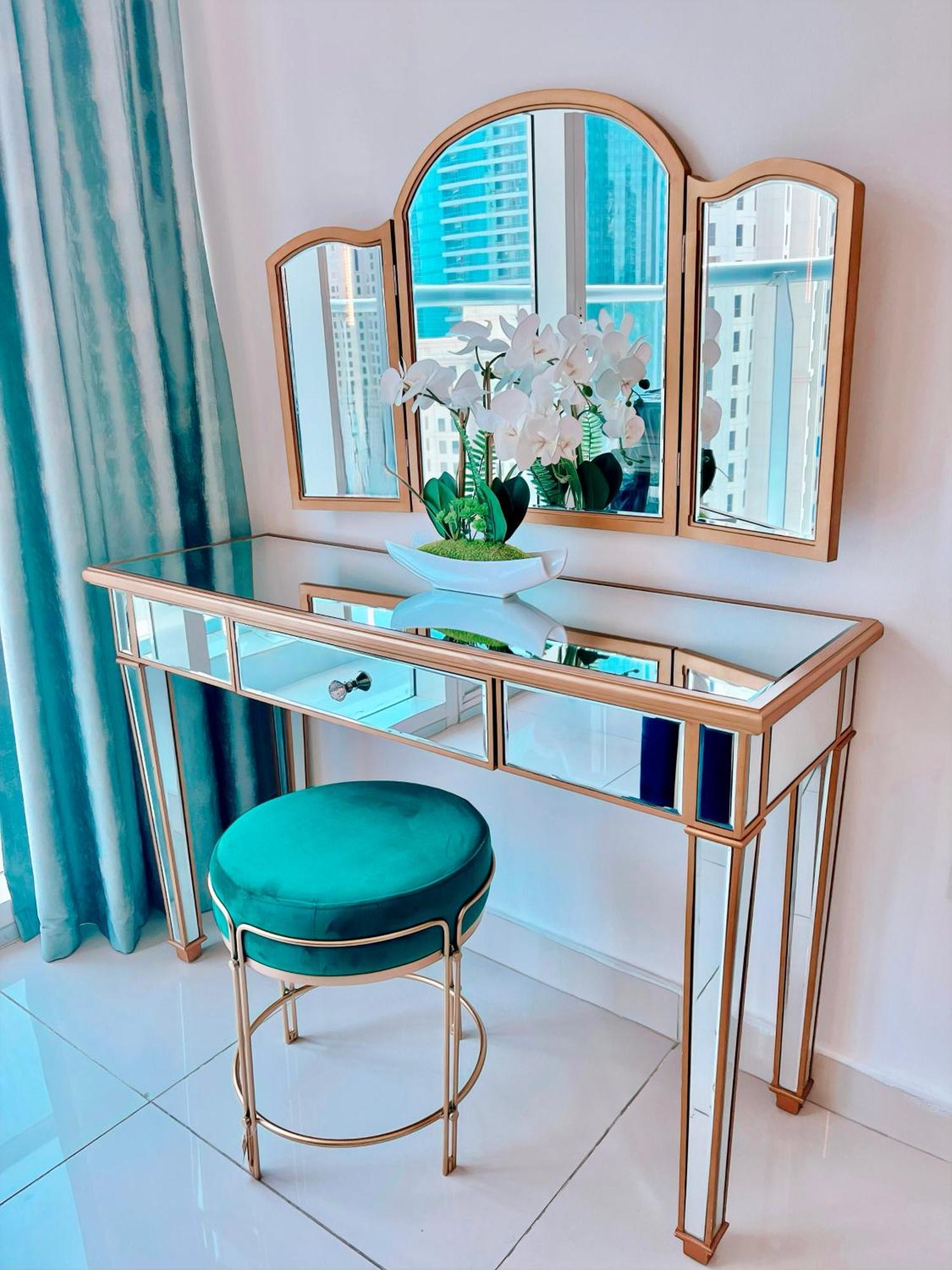 5 Star Serviced With Beach Access In The Heart Of Marina Free Welcome Gift Box Upon Arrival Apartment
