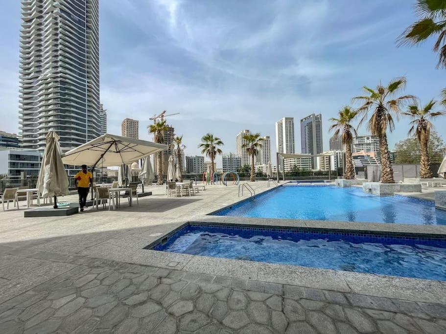 Experience Sparkle Tower Living In Jbr - Suiteable * Dubai
