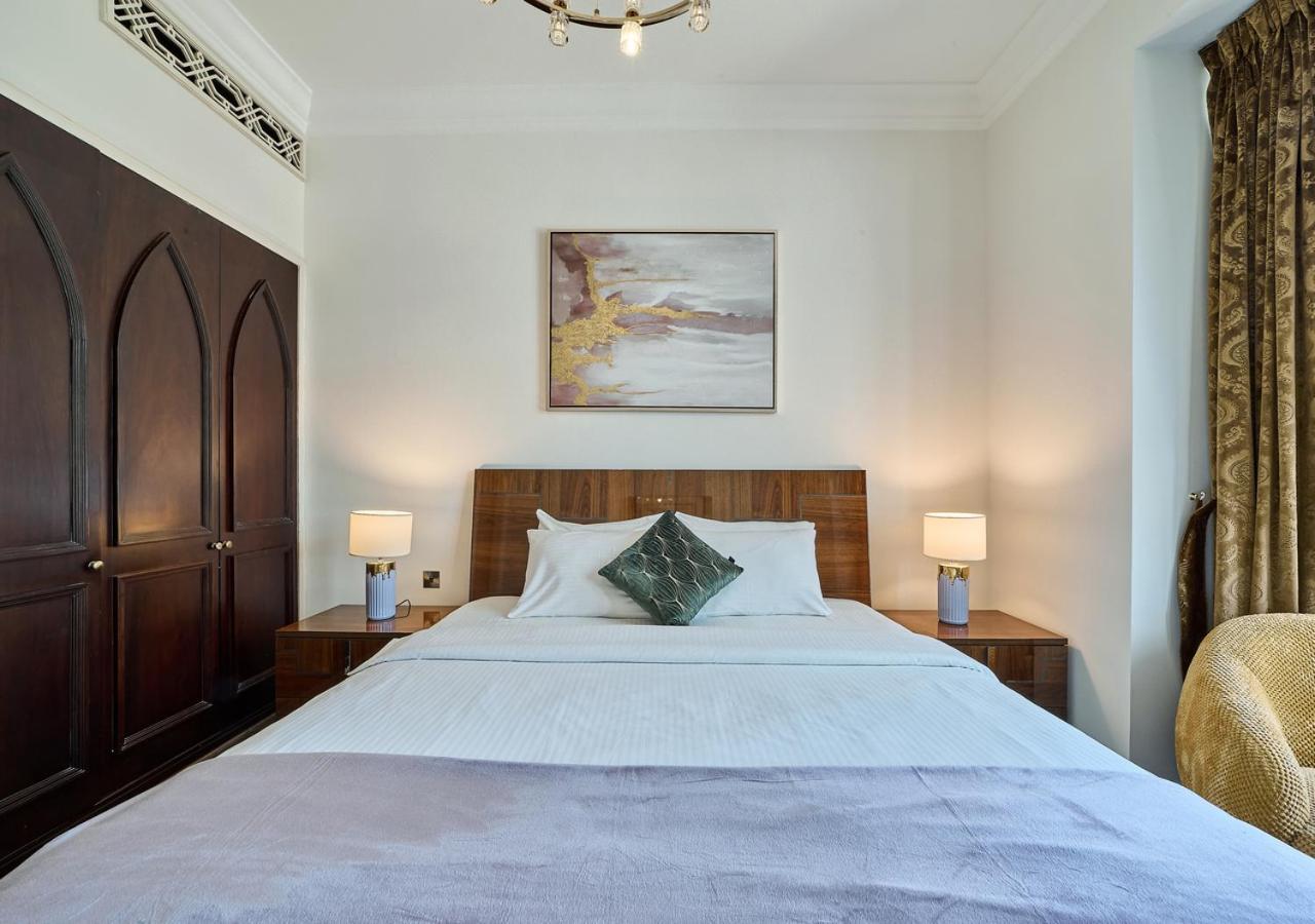 Apartment Burj Khalifa Partial View Peak Living Luxury 2br Souk Al-bahar Beside Mall-golden Homes