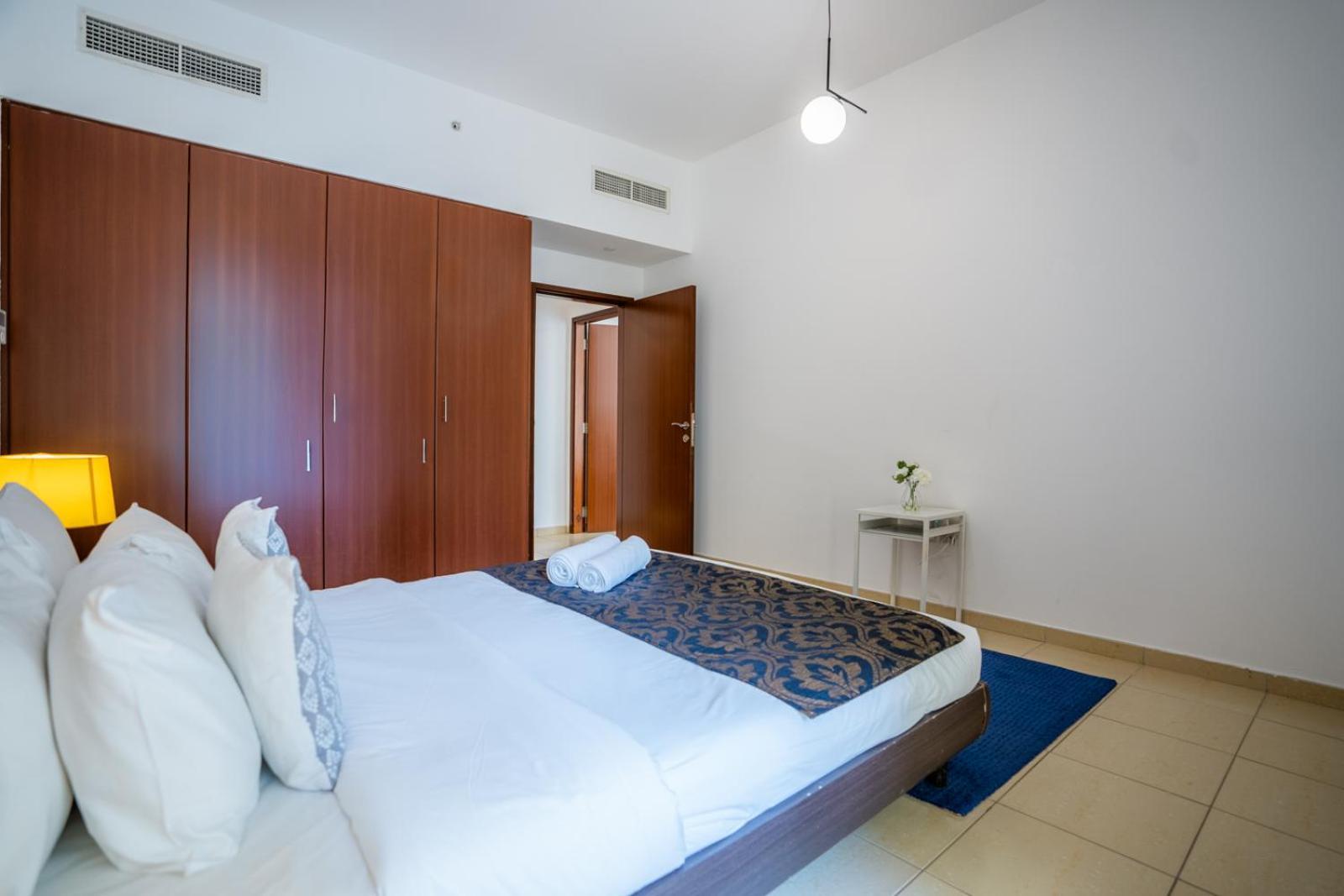 Rh- Walk To Jbr & Tram, Comfortable 02br Apartment *