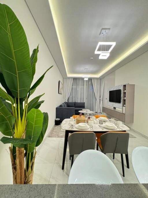 Luxurious Private Pool Daire Dubai