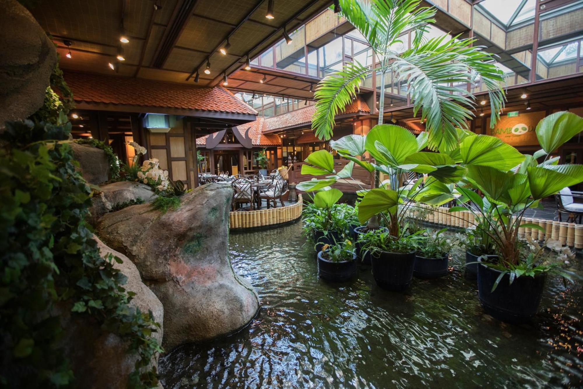Mövenpick Grand Al Bustan 5*