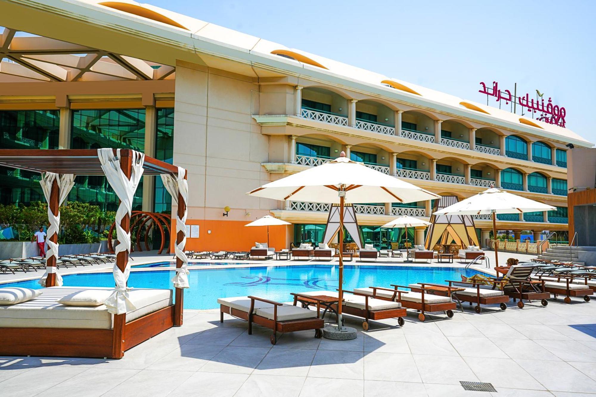 Hotel Mövenpick Grand Al Bustan 5*