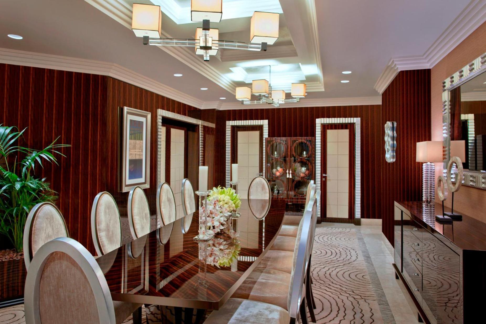 Hotel Mövenpick Grand Al Bustan