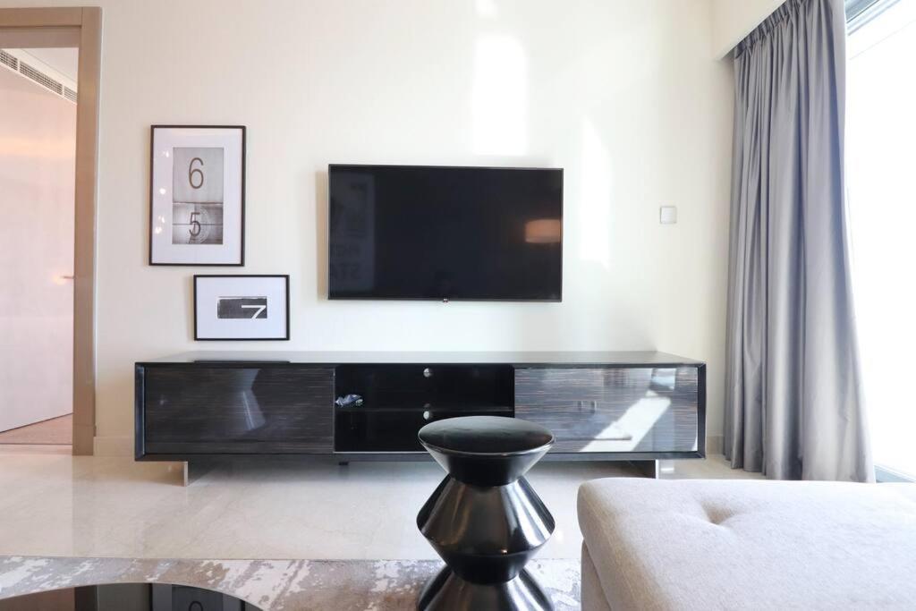 Stunning High Floor I 1bhk I Bills Included Apartment *