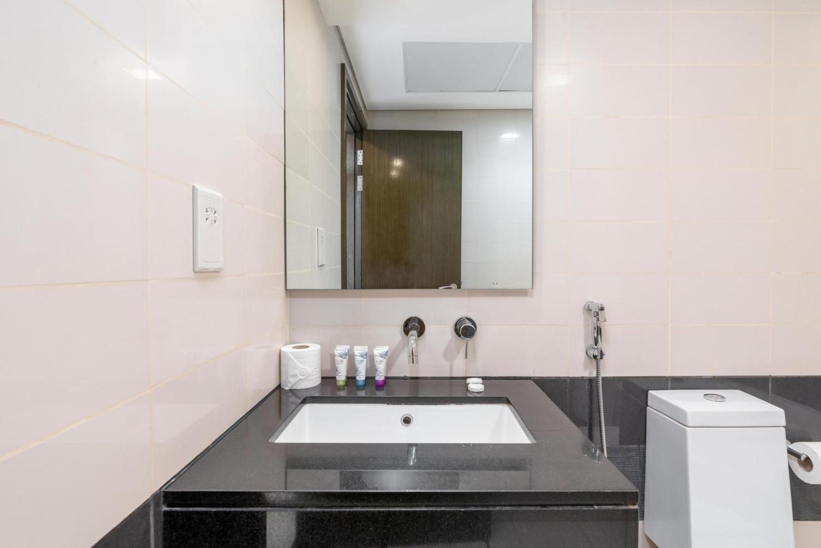Daire Guestready - In The Heart Of Downtown