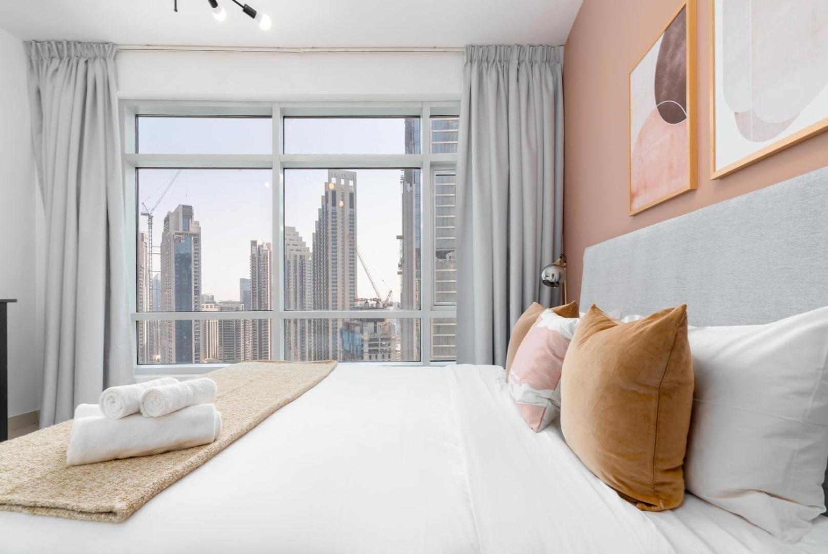 Daire Guestready - In The Heart Of Downtown *