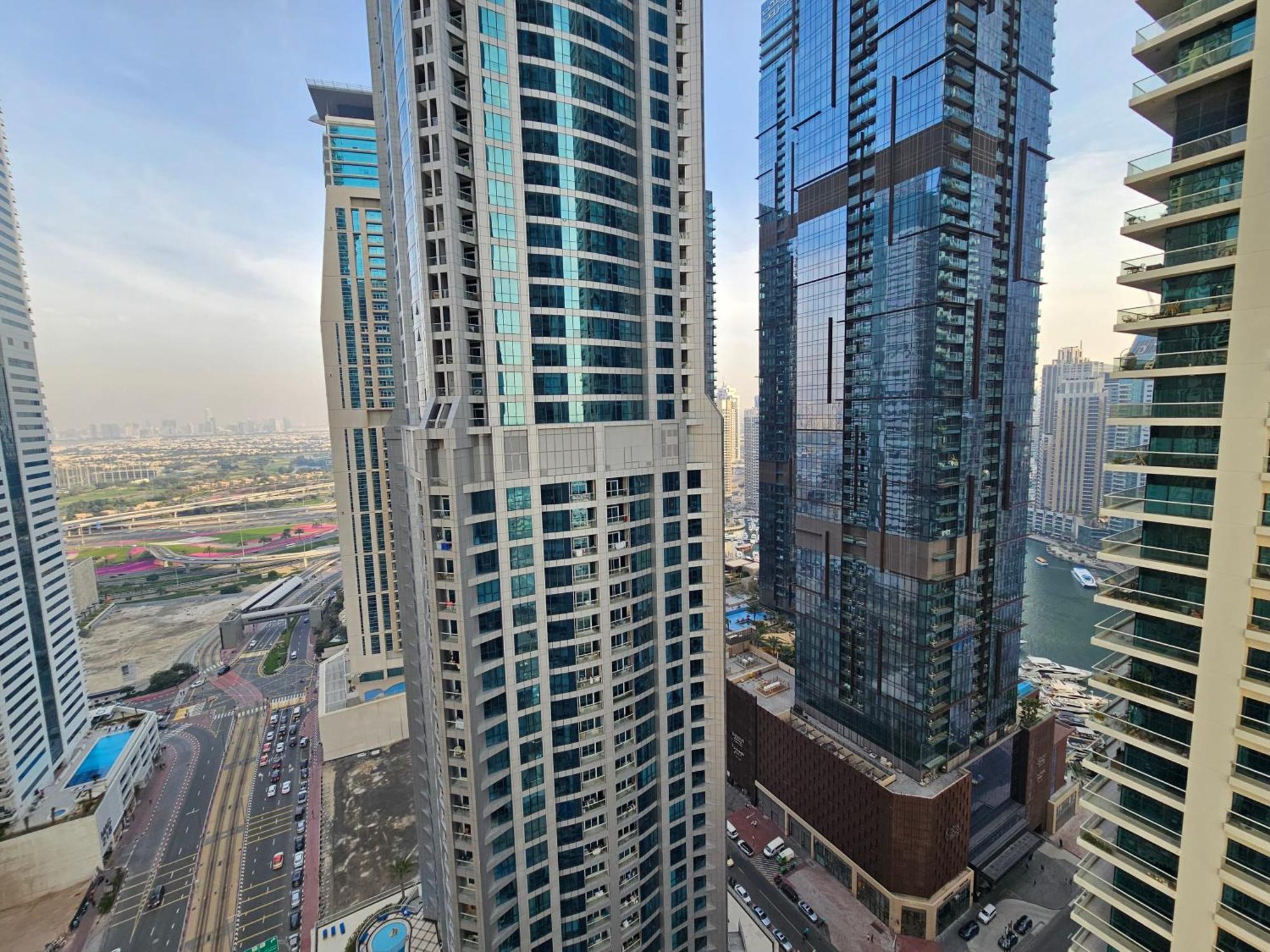 Super Host At Highest Residential Tower In The World, Private In A Shared Homestay