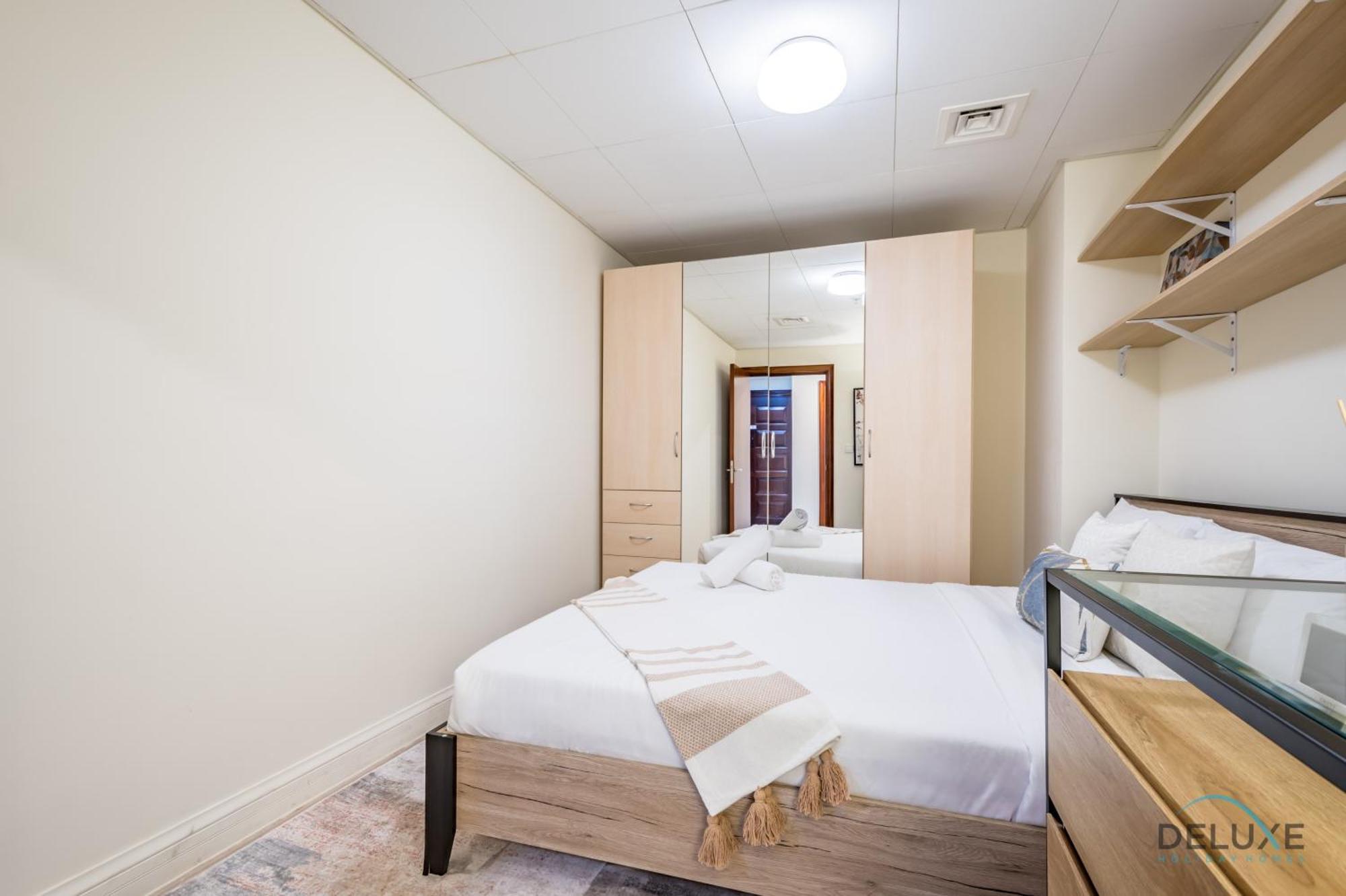 Spacious 2br At Murjan Emaar Six Towers Marina By Deluxe Homes Apartamento